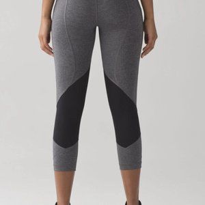 LULULEMON PACE RIVAL MID RISE CROP LEGGINGS SIZE 8 HEATHER GRAY AND BLACK
